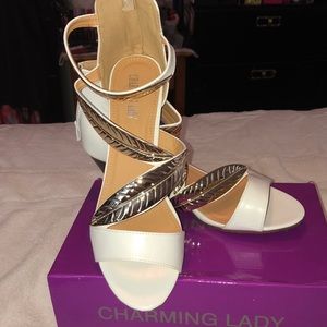 Charming Lady Gold Leaf Sandals 👡